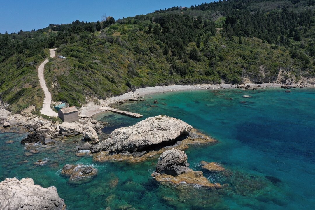 Несколько туристов найдены мертвыми на греческих островах во время необычной жары