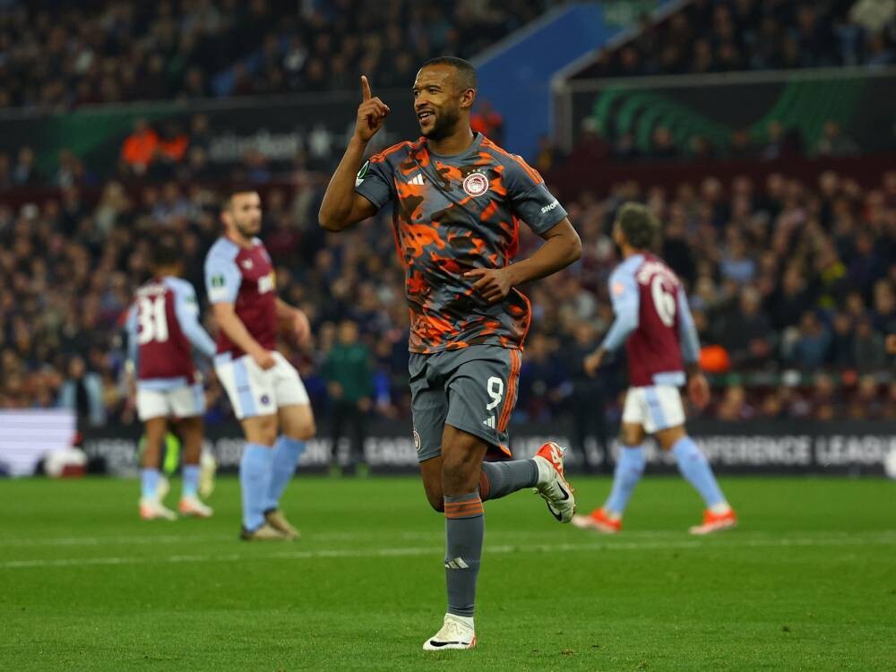 Олимпиакос побеждает Астон Виллу в полуфинале Конференц лиги