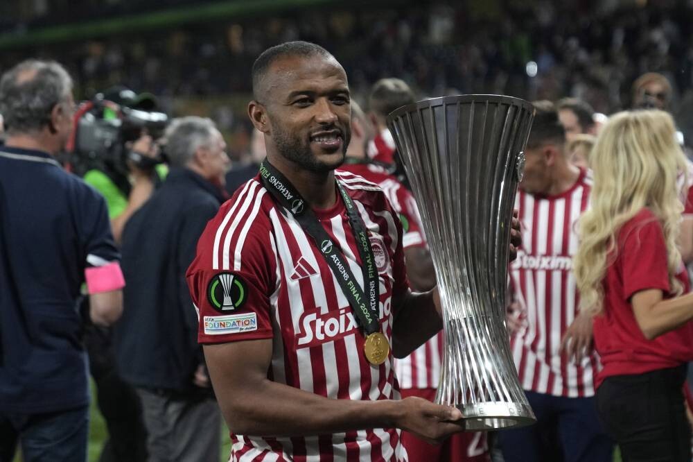 Марокканский нападающий Айуб Эль Кааби выводит Олимпиакос к исторической победе в финале Конференций Лиги