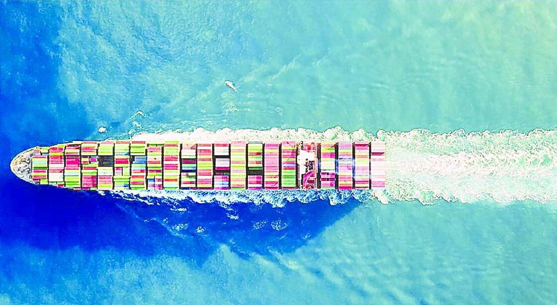 Greece warns its ships of dangers in Strait of Hormuz