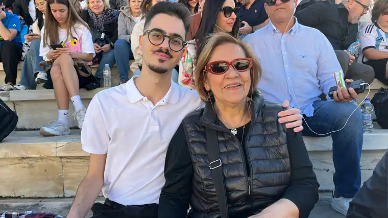 Олимпийский огонь в пути из Греции во Францию на борту Белема