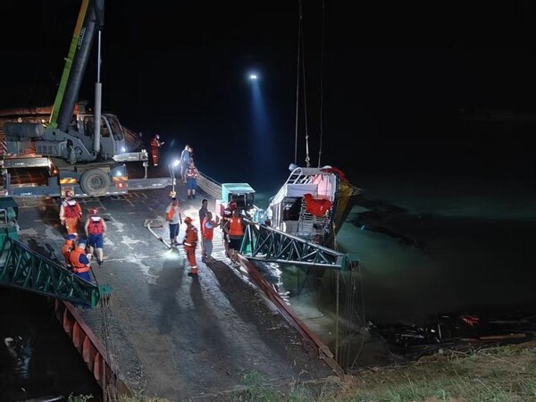 Migrant boat sinks off the coast of Greece