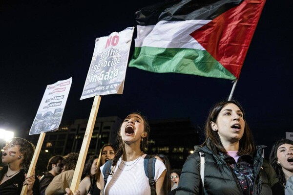 Греческая полиция арестовала 28 человек, включая иностранцев, за срыв протеста в Афинах