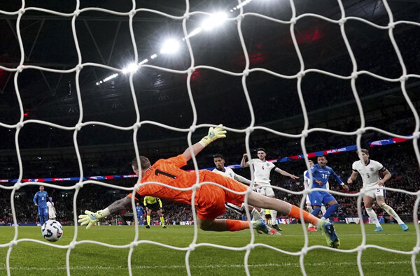 Греция одерживает победу над Англией в отборочном турнире чемпионата Европы